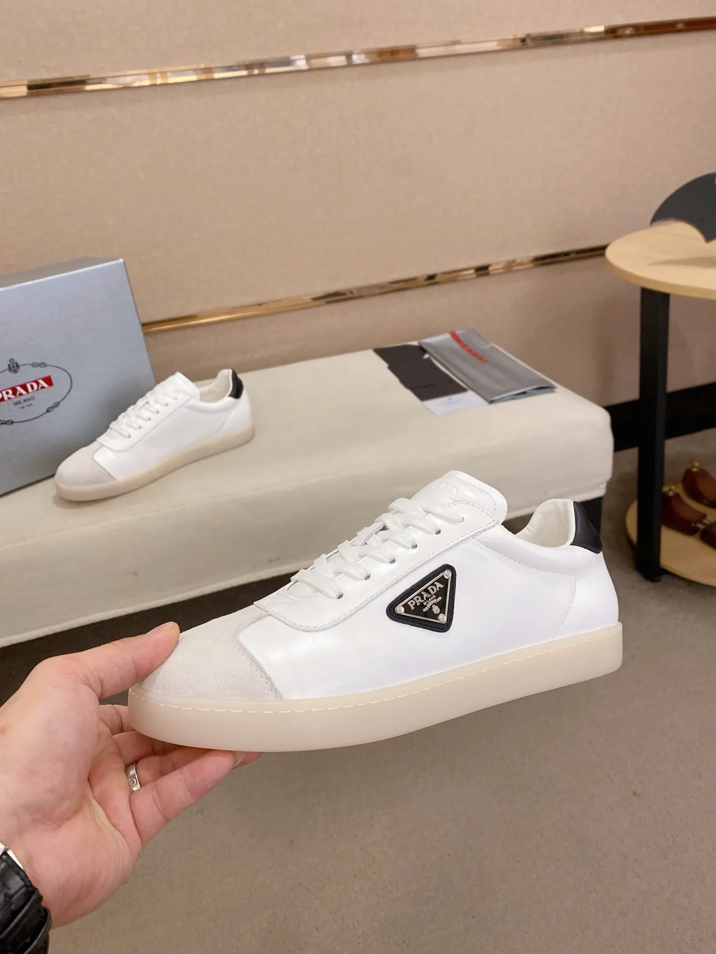 Men's shoes 💰 540💰 ✔️✔️✔️High-quality new PRADA counters are launched at the same time. The new men's shoes and 😘fabrics are selected from first-layer cowhide and are made by pure handicrafts. Lining: Full cowhide lining. 👍🏿 High-end ☄️ air-cushion molded anti-slip rubber outsole, exquisite lines, simple and elegant, comfortable and high-end for leisure travel. Code number: 38 to 44